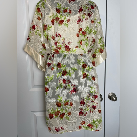 Silky Floral Dressing Robe - Picture 6 of 11